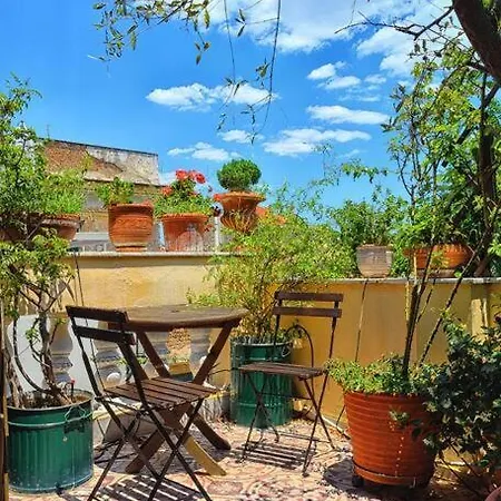 At The Foot Of Acropolis. Tatil Evi Atina